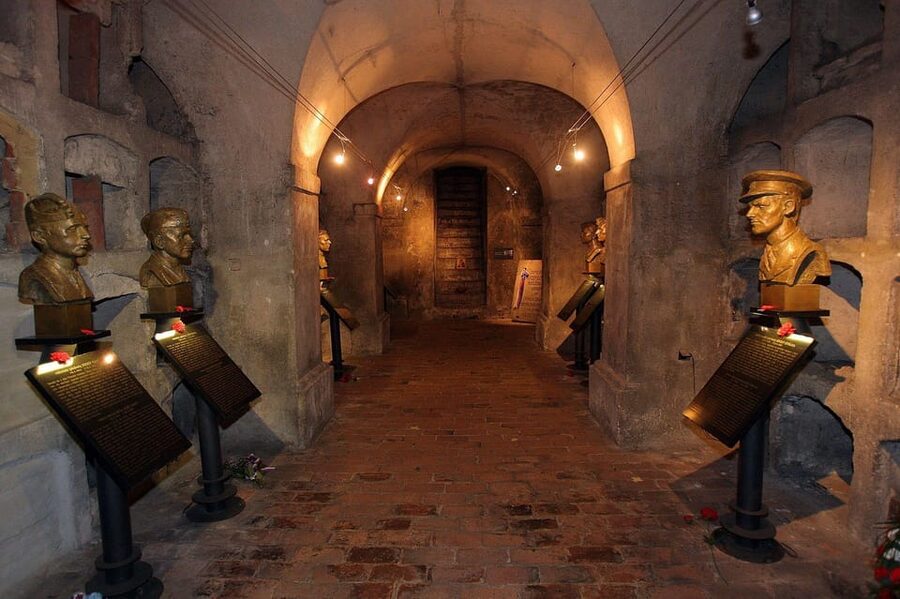 Prague: WWII Tour with Local Historian SMALL GROUP - Who this tour suits best, and who should reconsider