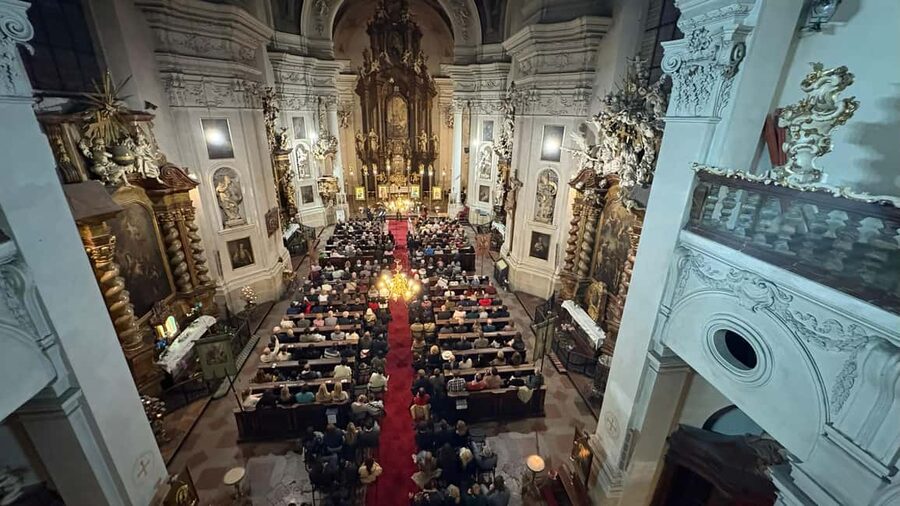 Praha:Vivaldiho koncert Čtyř ročních dob a další Klementinum - Price and Value for a One Hour Pro Concert