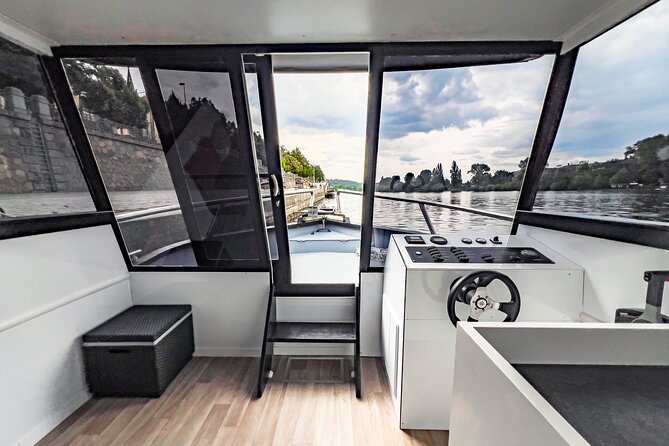 Private 3 Hour Prague Cruise with Unlimited Beer or Prosecco - Price and value: paying for the boat, not just the tour