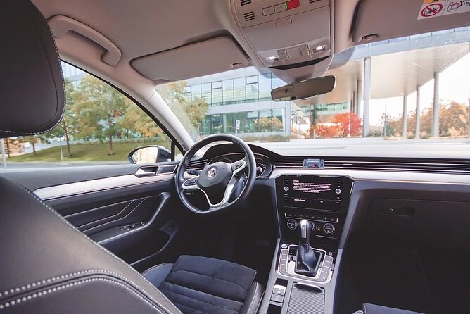 Private ARRIVAL Transfer by LIMOUSINE 3+1pax - Price and value: $50.46 per group, up to 3