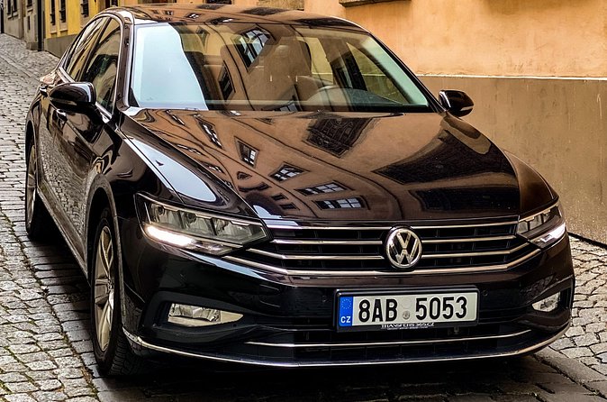 Private ARRIVAL Transfer by LIMOUSINE 3+1pax - Communication and dispatch support when flights shift