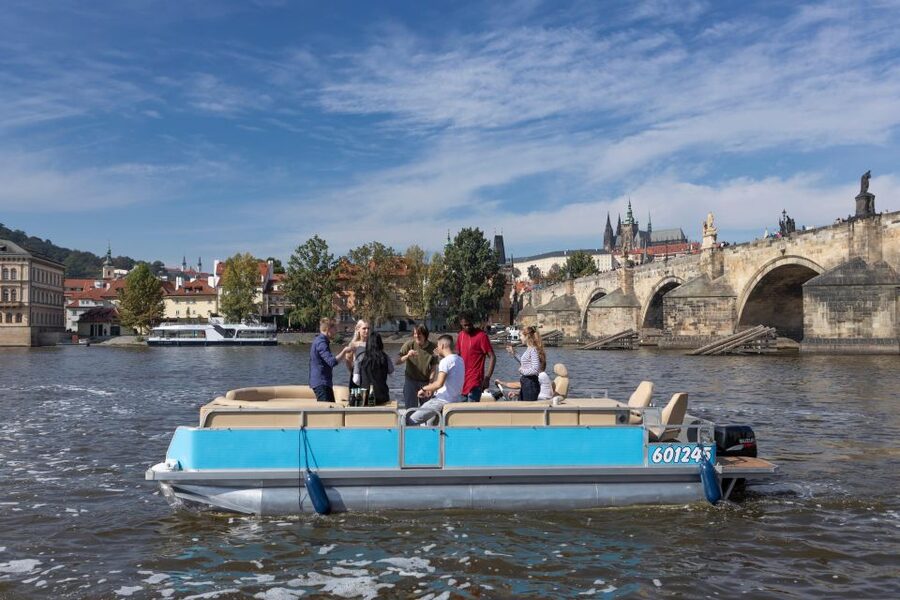 Private Boat Cruise With Unlimited Prosecco - The boat, the crew, and the unlimited Prosecco setup
