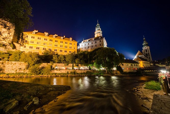 Private One-Way Sightseeing Transfer from Prague to Vienna via Cesky Krumlov - From Cesky Krumlov to Vienna: arrive with enough time for dinner