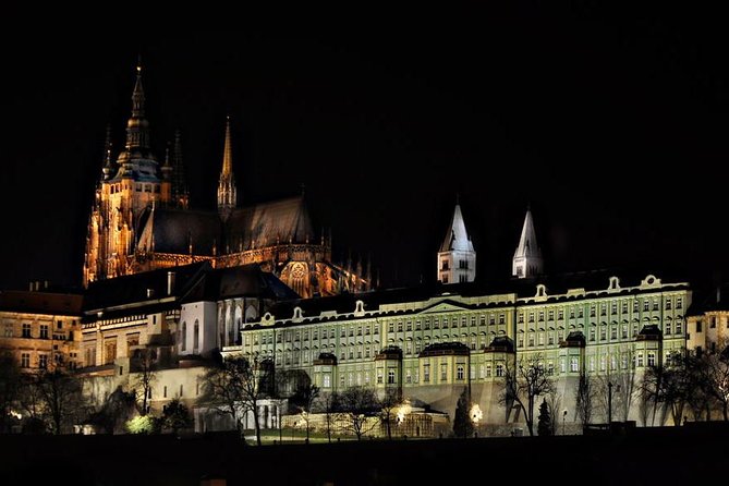 Private Photography Tour of Prague by Night - Prague at 8:00 pm: how night changes your photos