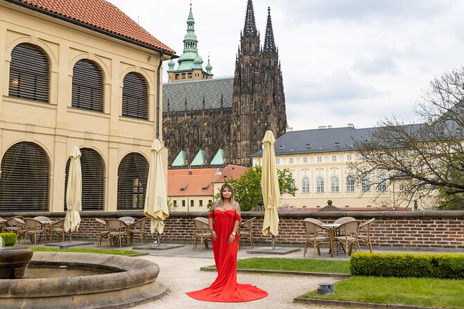 Private Photoshoot Tour in Prague - Stop 5: Malostranské náměstí with St. Nicholas and red tram color