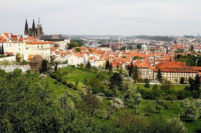 Private Prague City Tour with Pick Up - Prague Castle and St. Vitus Cathedral: the centerpiece portion
