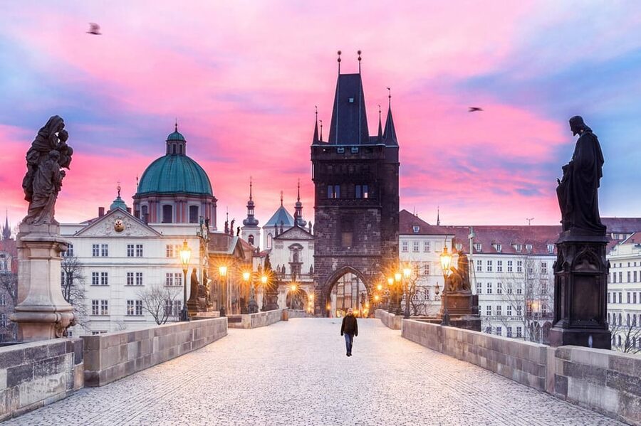 Private Prague walking tour 3,5h - Start at your hotel, then ride like locals to Prague Castle