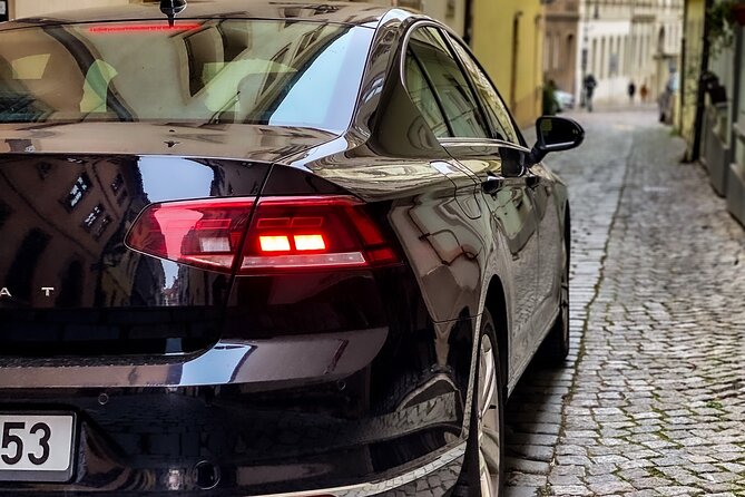 Private ROUND-TRIP (FROM and TO the AIRPORT) by LIMOUSINE 3+1pax - The ride into Prague: door-to-door drop-off anywhere in the city