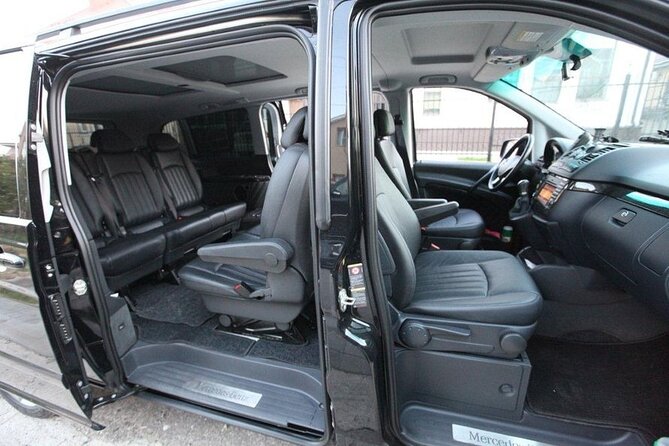 Private Transfer from Prague Airport to Prague City Hotels 1 - 7 pax - Private Prague airport pickup for up to 7, without the airport shuffle