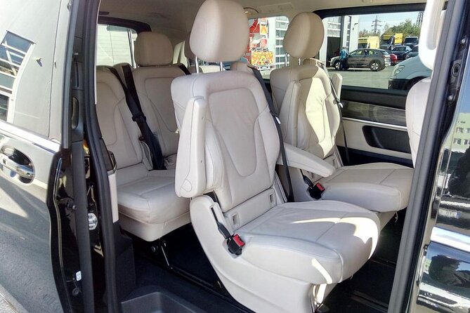 Private Transfer from Prague Airport to Prague City Hotels 1 - 7 pax - The short ride to your hotel, focused on comfort and speed