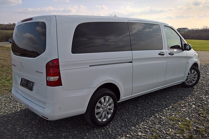 Private Transfer from Prague Airport to Prague City Hotels 1 - 7 pax - Who this private transfer is best for