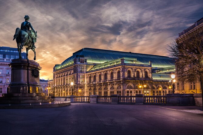 Private Transfer from Prague to Vienna with 2h for Sightseeing - Vehicles, Luggage Space, and Why Group Size Matters