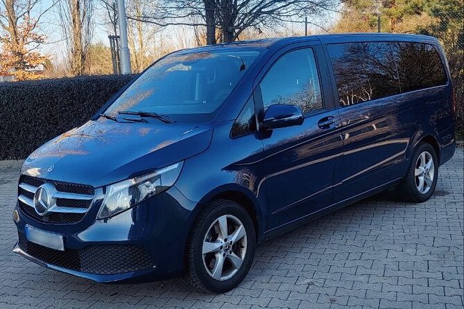 Private Transfer in Mercedes V-Class Minivan - Why a Mercedes V-Class pickup beats figuring things out at Prague-Ruzyne