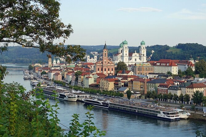 Private Transfer Prague–Passau: Car/Van (1–7) via Český Krumlov - Key highlights at a glance