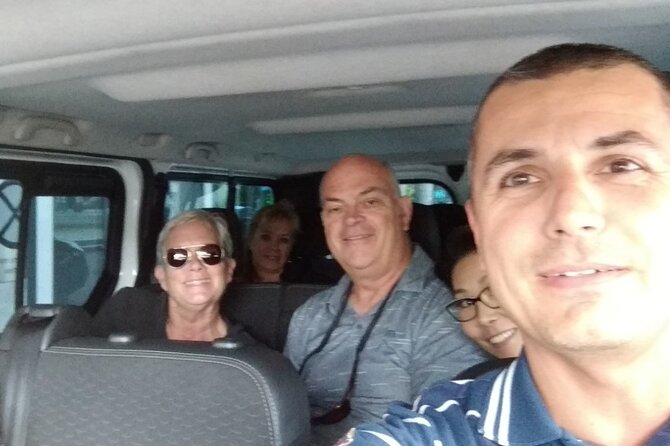 Private Transfer Prague to Passau or Passau to Prague with stop in Cesky Krumlov - Using the drive to your advantage: photos and local guidance