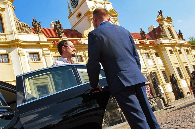 Private transfer: Prague to Vienna - The driver factor: English-speaking service, plus backup when plans change