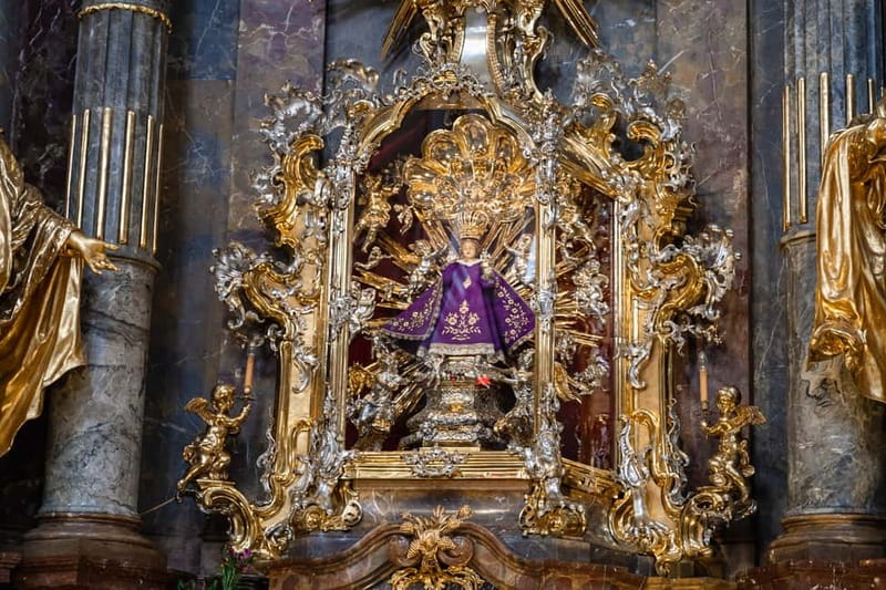 Private Walking tour: From Charles Bridge to Prague Castle - Guide quality in practice: why friendliness and flexibility matter