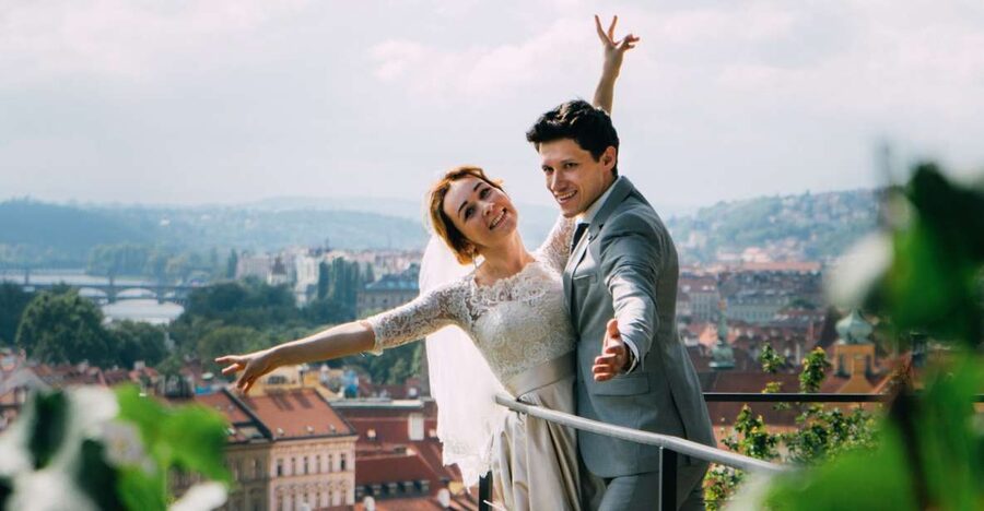 Professional photoshoot in Prague - 1 hour, 30 or 15 min - How this Prague photoshoot works in real life