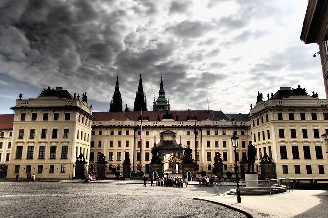 Saint Vitus Cathedral and Hidden Gems of Prague Castle - St. Vitus Cathedral: your extended, guided art lesson