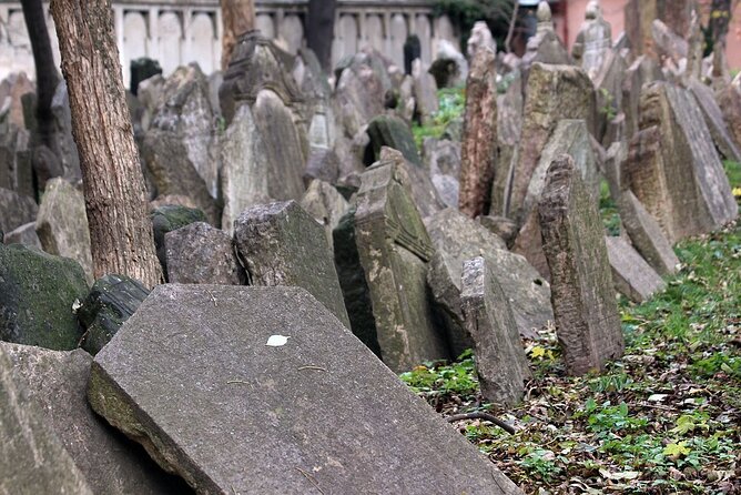Scary Prague Walking Tour - The Staré Město Stop List: Execution, Cemetery, Convent, Synagogue