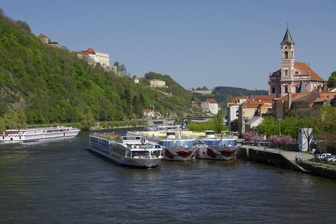 Scenic transfer from Passau to Prague with 2-hours guided tour of Cesky Krumlov - A Private Passau-to-Prague Drive With a Cesky Krumlov Break