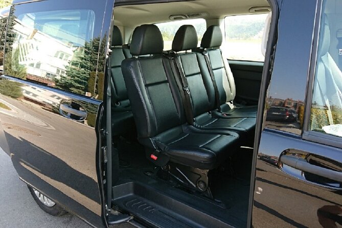Shared Arrival Transfer: Prague Airport to Hotels - The ride comfort: air conditioning, storage, and a small-group layout