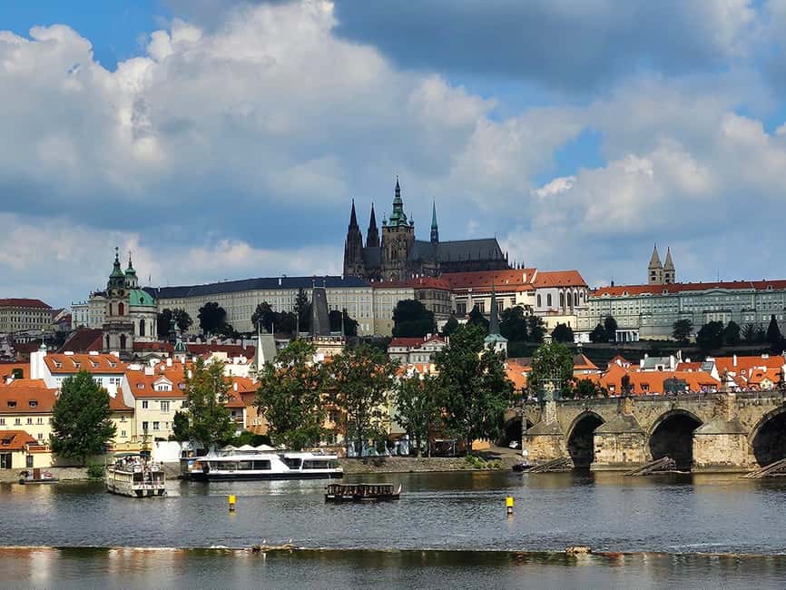 Skip-the-Line Private Tour of Prague Castle & Hidden Gems - Where you start, what you should bring, and how to arrive calm