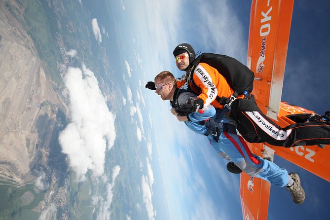 Tandem Skydiving Adventure in Prague - Meeting at Dlouhá and the minivan transfer that keeps things sane