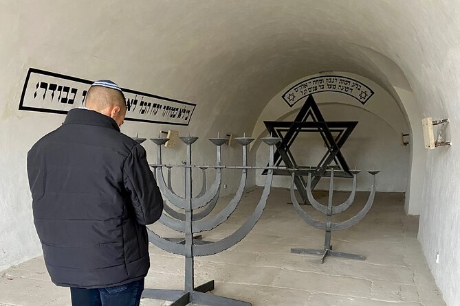Terezin In-Depth Holocaust Tour From Prague's Center (max 7 pax) - What Makes This Semi-Private Terezín Day Trip Work