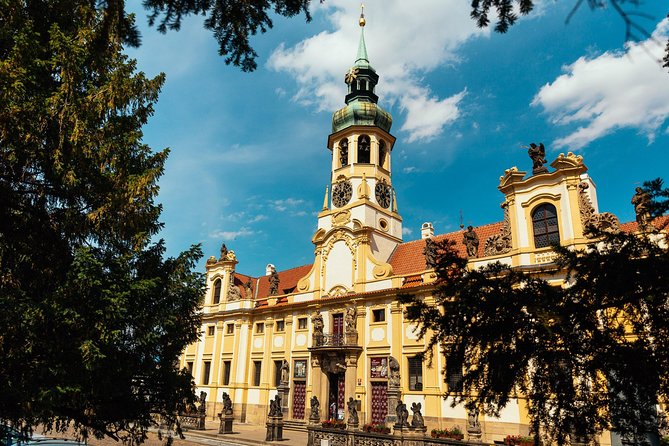 The History of Prague: Prague Castle & Castle District Private Tour - Meeting Points and Getting There Without Stress