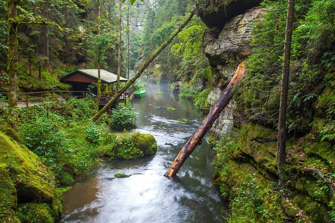 Top Full-Day Adventure: Bohemian & Saxon Switzerland from Prague - Stop 2: Pravčická Gate, the hike that earns the arch