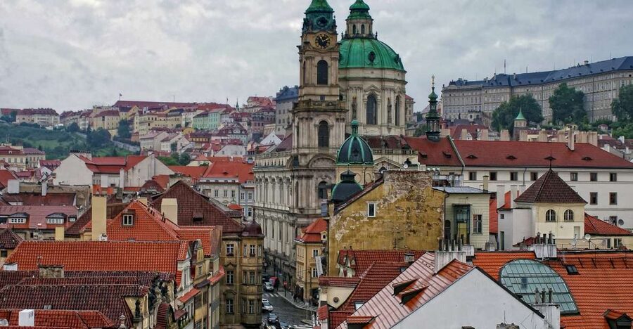 Tour around Prague Castle and Lesser Town in Spanish - Why this 3-hour format works (and who it fits)