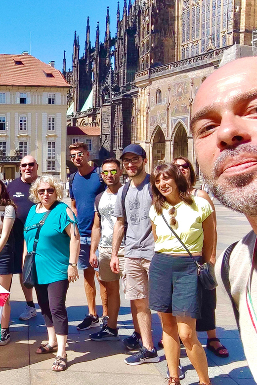 Tour of Prague Castle in italian language ticket included - Meeting at the Second Courtyard, right by the Kohl Fountain