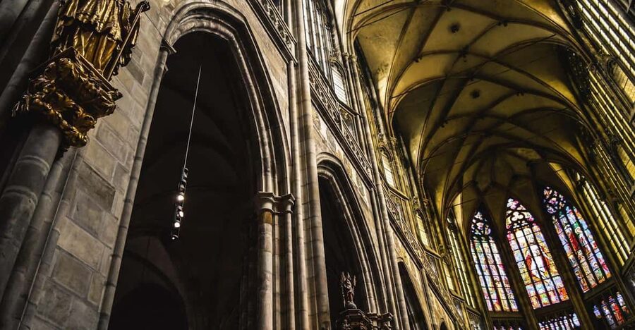 Tour of Prague Castle in italian language ticket included - St. Vitus Cathedral: the stop that sets the tone