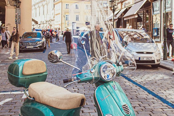 Vespa Rental Prague City Center - Navigation help without overcomplication