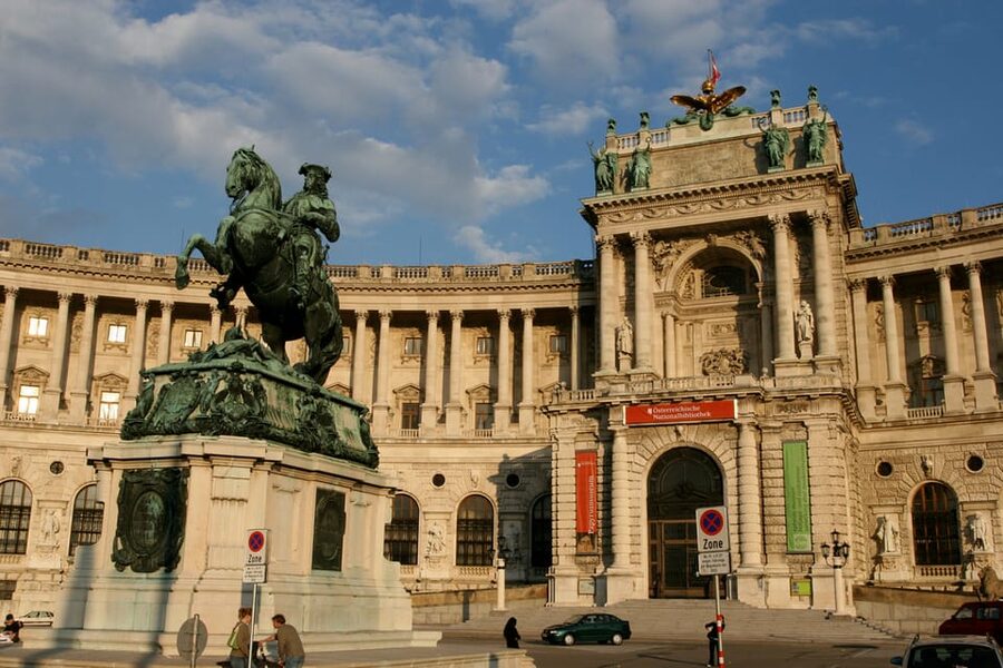 Vienna Full Day Tour from Prague - Lunch and shopping windows: how to use your free time like a local