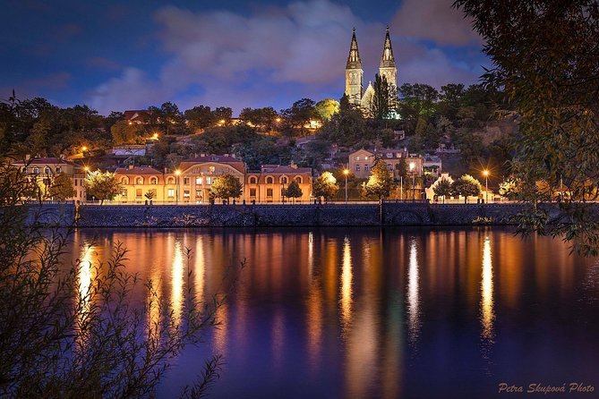 VIP Private tour Prague: Castle, Lunch, Beer, Boat - Charles Bridge Stop: Short Time, Big Payoff