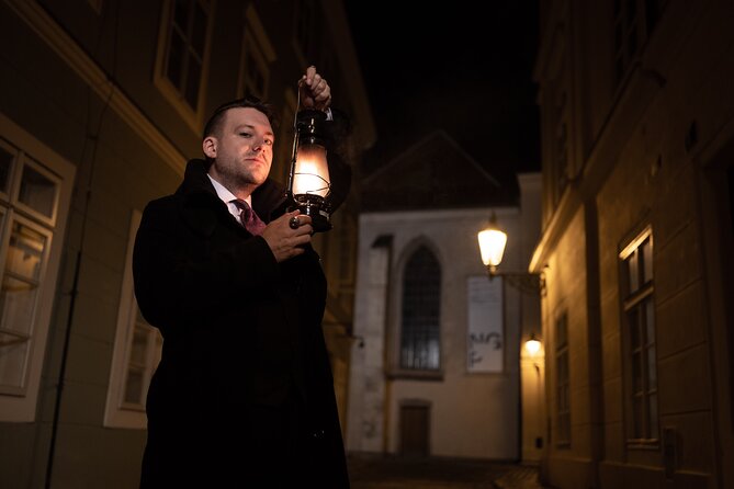 Walking Night Tour Ghost Stories and Legends of Prague's Old Town - Stop-by-stop: the Old Town Square legend opener at Stare Město