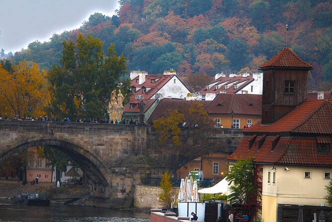 Walking through ages: 11th to 21st century, Prague flavoured - Josefov and the Jewish quarter: art nouveau and memory in the streets