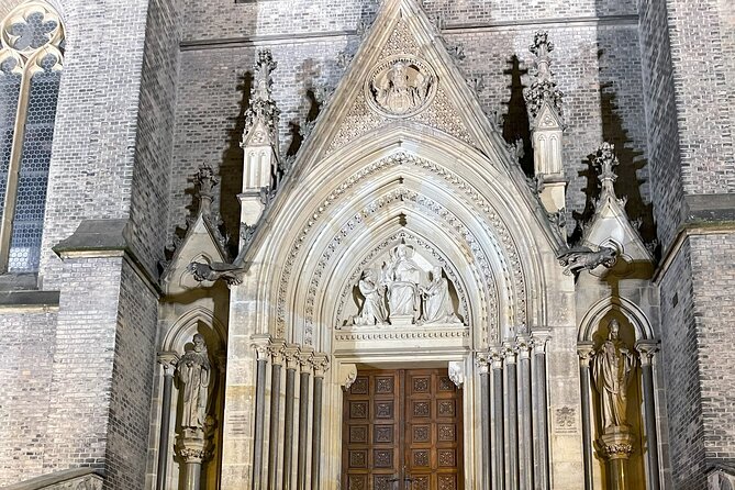 Walking tour in Prague Christmas Market and Festivities - Getting around: pickup, transit, and how the route feels
