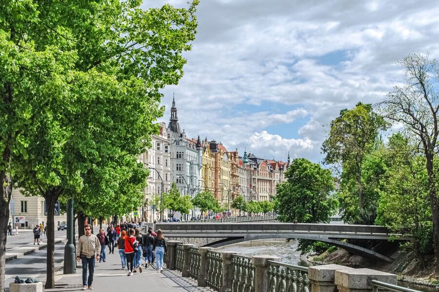 Walking tour of Prague in French : Nové Město - Getting to Jindřišská Tower and Figuring Out the Finish