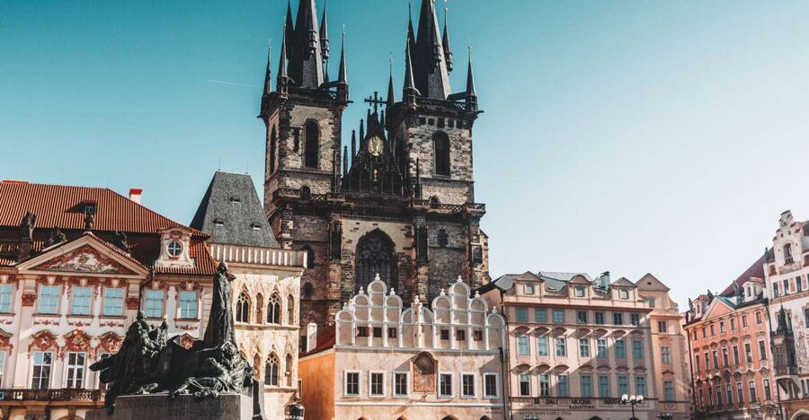 Walking tour of Prague in french: Old Town & Charles Bridge - Why the defenestration and the Thirty Years’ War matter for this walk