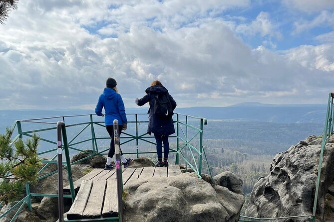 Winterland Tour to Bohemian and Saxon Switzerland from Prague - Stop 4: Bohemian Switzerland Food Break, Czech Classics and Warm Drinks