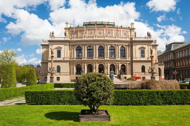 World War II History Tour of Prague's Old Town - Guide quality matters, especially here