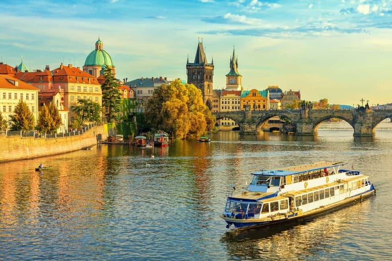 World War II History Tour of Prague's Old Town - Stops 2 and 3: Maisel Synagogue and the Spanish Synagogue, Jewish culture before it was targeted