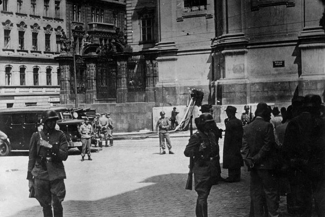 WWII Secrets of Prague: Small Group Tour with Crypt Visit - How the walking pace fits into a 2.5-hour window